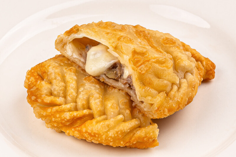 Хушуур с мясом и сыром