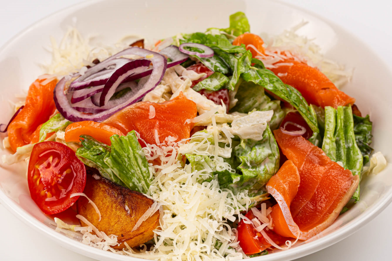 Салат с форелью