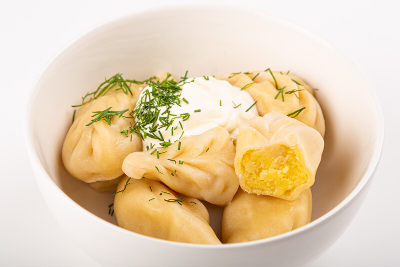 Вареники с картофелем и сметаной