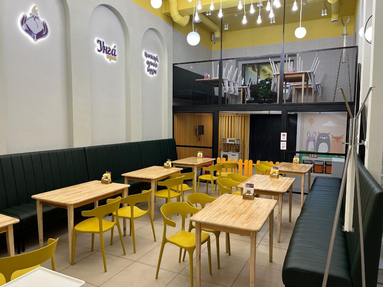 интерьер позной Унга возле Академгородка в Иркутске