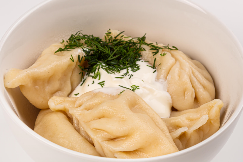 Вареники с картофелем и сметаной