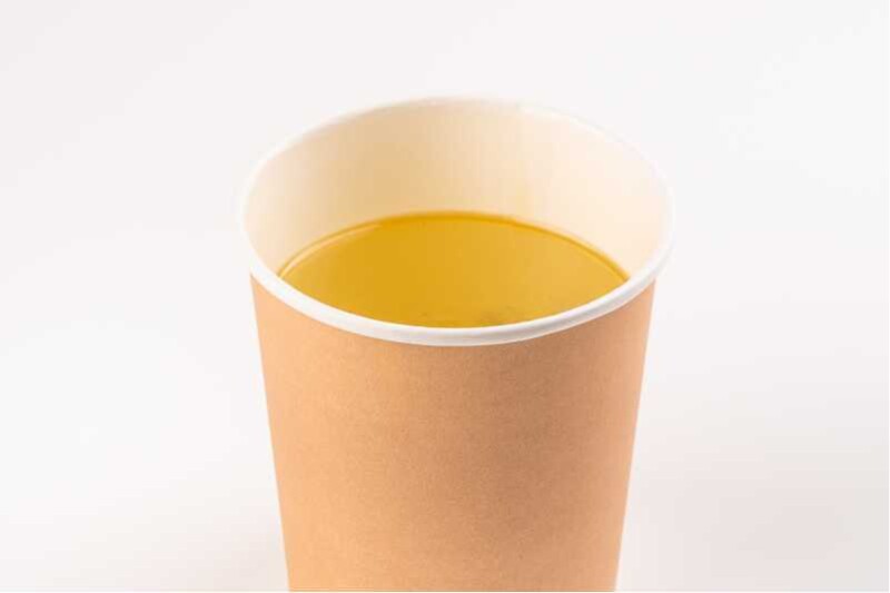 Костный бульон в кружке куриный