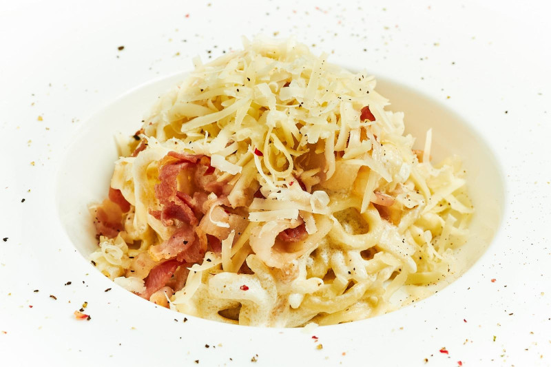 Лапша с беконом в сливочном соусе